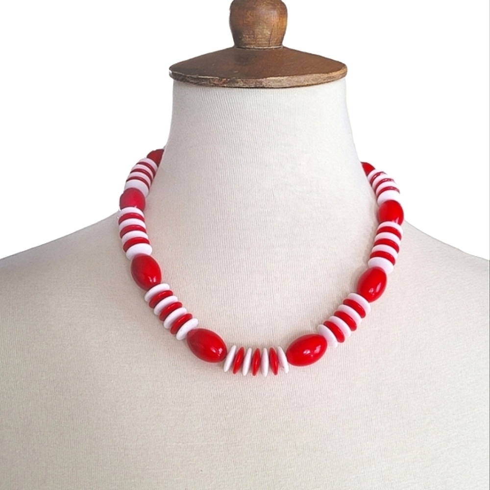 1970's Red and White Bead Necklace